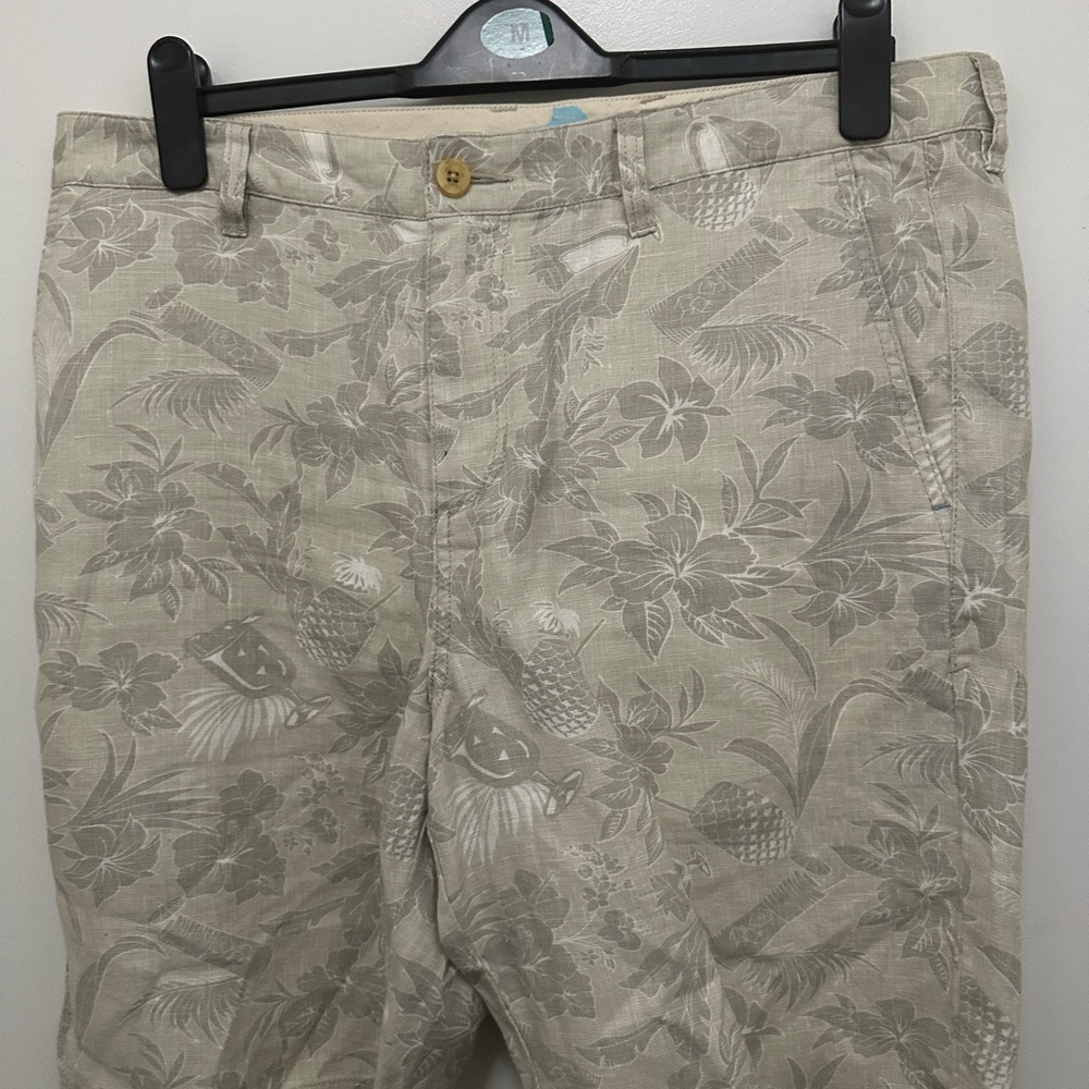 Tommy Bahama Cream Shorts